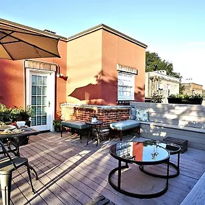 Sprawling Penthouse With Rooftop Deck Blocks From The River Apartment Savannah